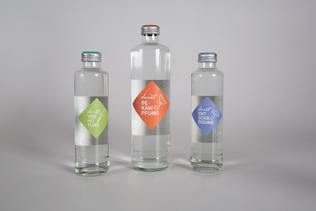 Eptinger Wasserflaschen mit Etiketten der BGV in den Farben der Schutztrias.