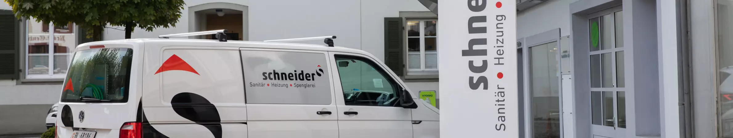 Fahrzeug und Gebäudebeschriftung Schneider AG Pratteln