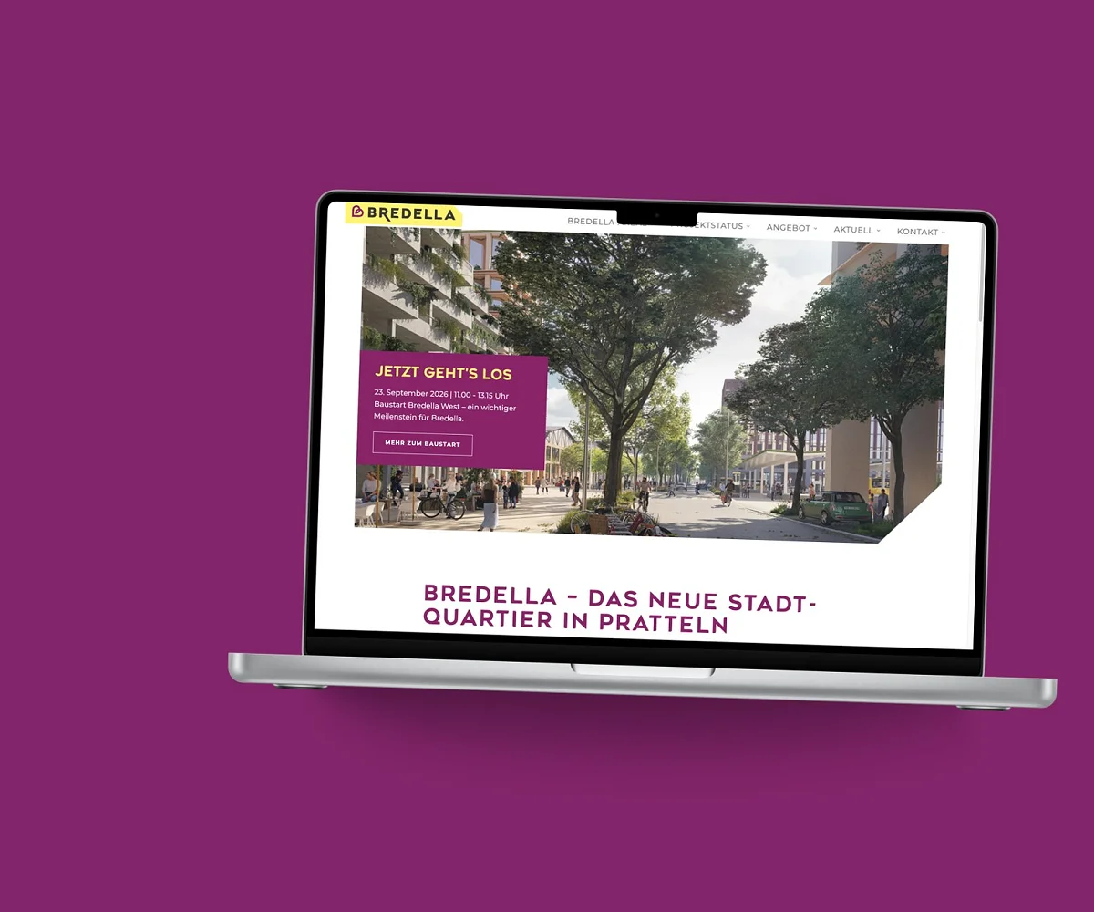 Startseite von Bredella AG auf einem MacBook, vor einer Fläche in der Kundenfarbe