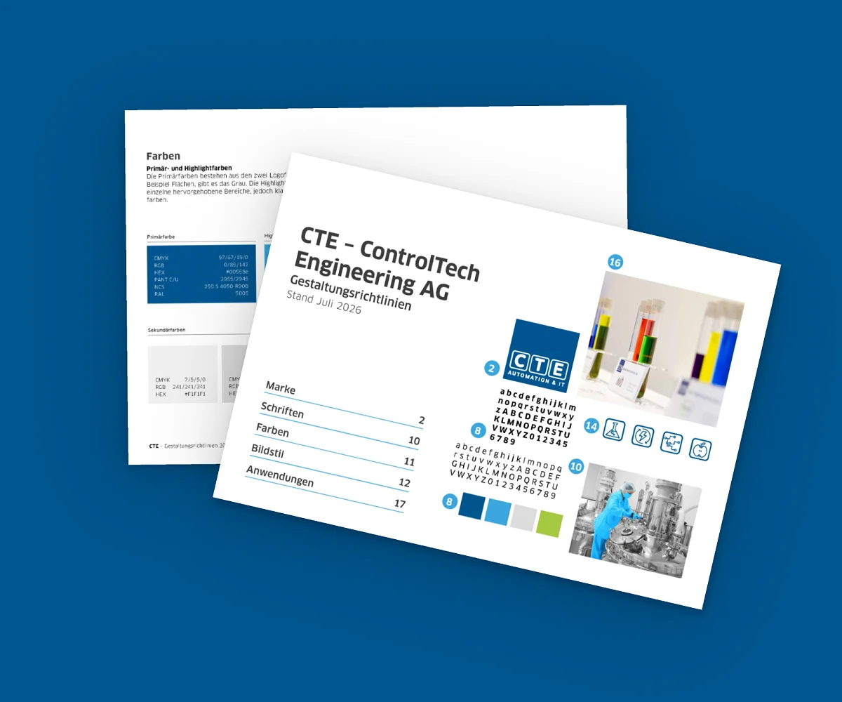 Zwei Blätter der CTE-Gestaltungsrichtlinien angeschrägt auf blauer Fläche: Titelseite mit Inhaltsverzeichnis, dahinter die Farbseite