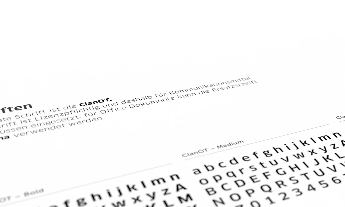 Schriftseite der CTE-Gestaltungsrichtlinien: ClanOT in Bold und Medium mit dem Hinweis auf Verdana als Ersatzschrift