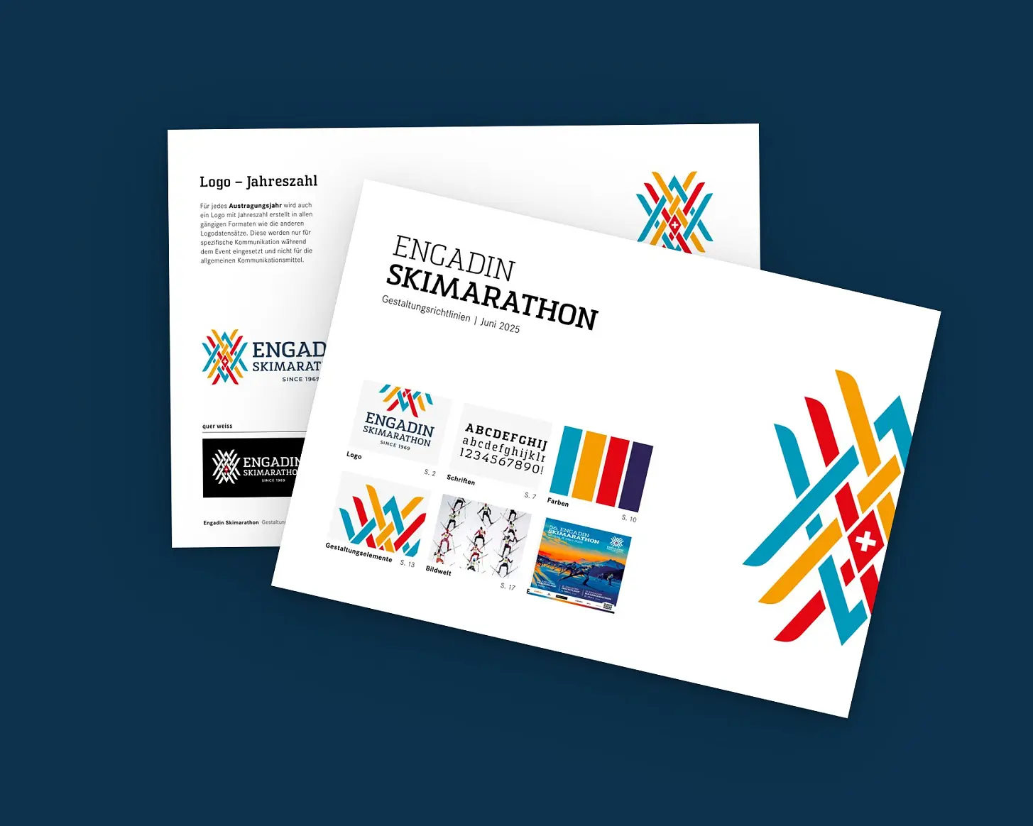 Zwei Blätter aus dem Corporate Design von ESM, aufgefächert auf der Kundenfarbe