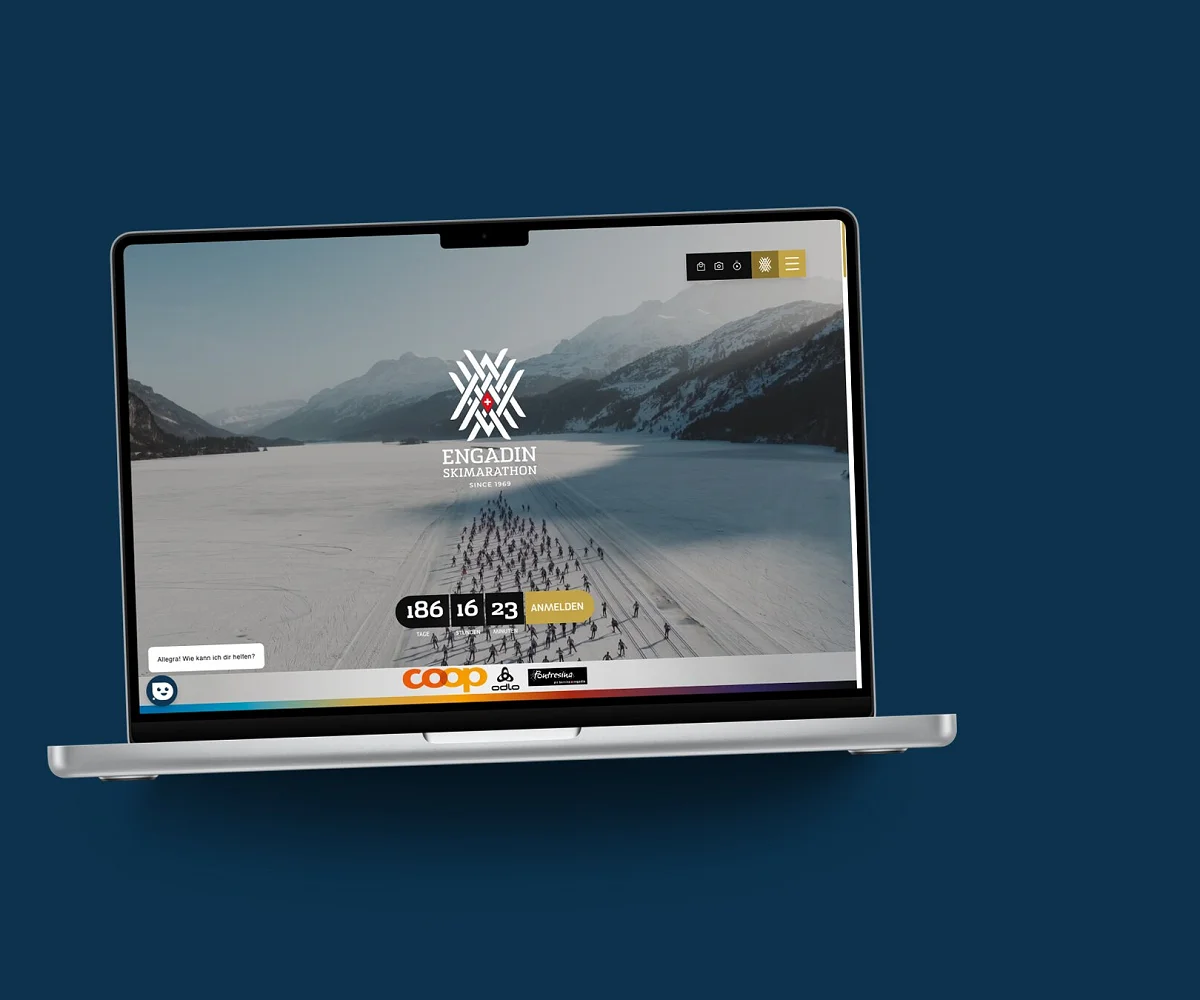 Startseite von ESM auf einem MacBook, vor einer Fläche in der Kundenfarbe