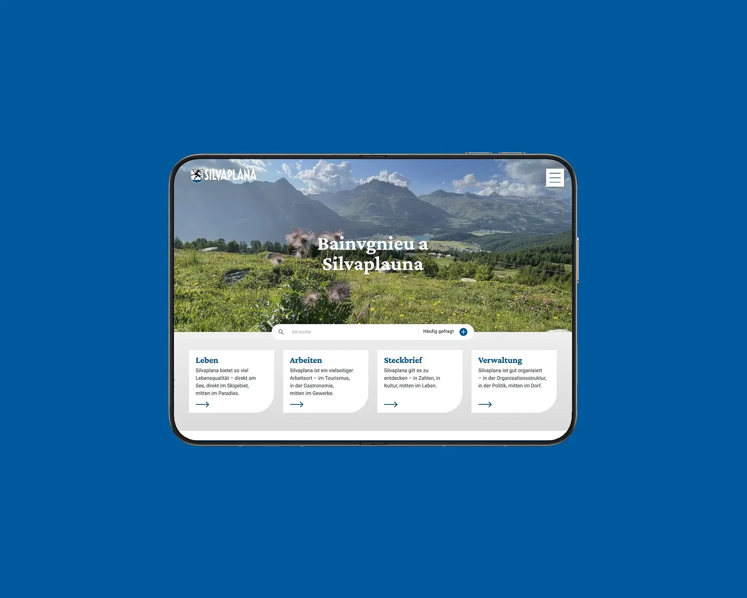 App-Ansicht von Gemeinde Silvaplana auf einem iPhone, vor einer Fläche in der Kundenfarbe