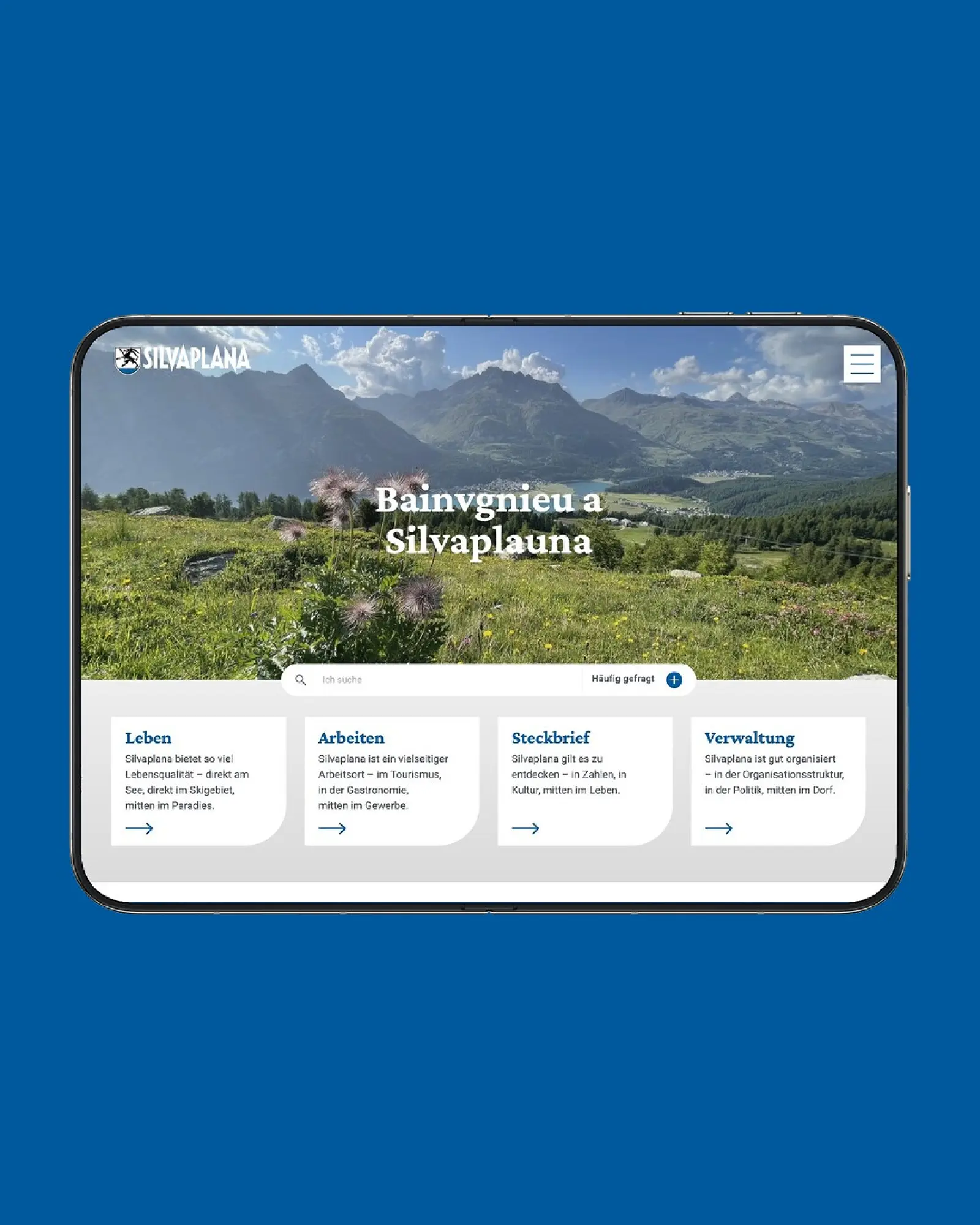 App-Ansicht von Gemeinde Silvaplana auf einem iPhone, vor einer Fläche in der Kundenfarbe