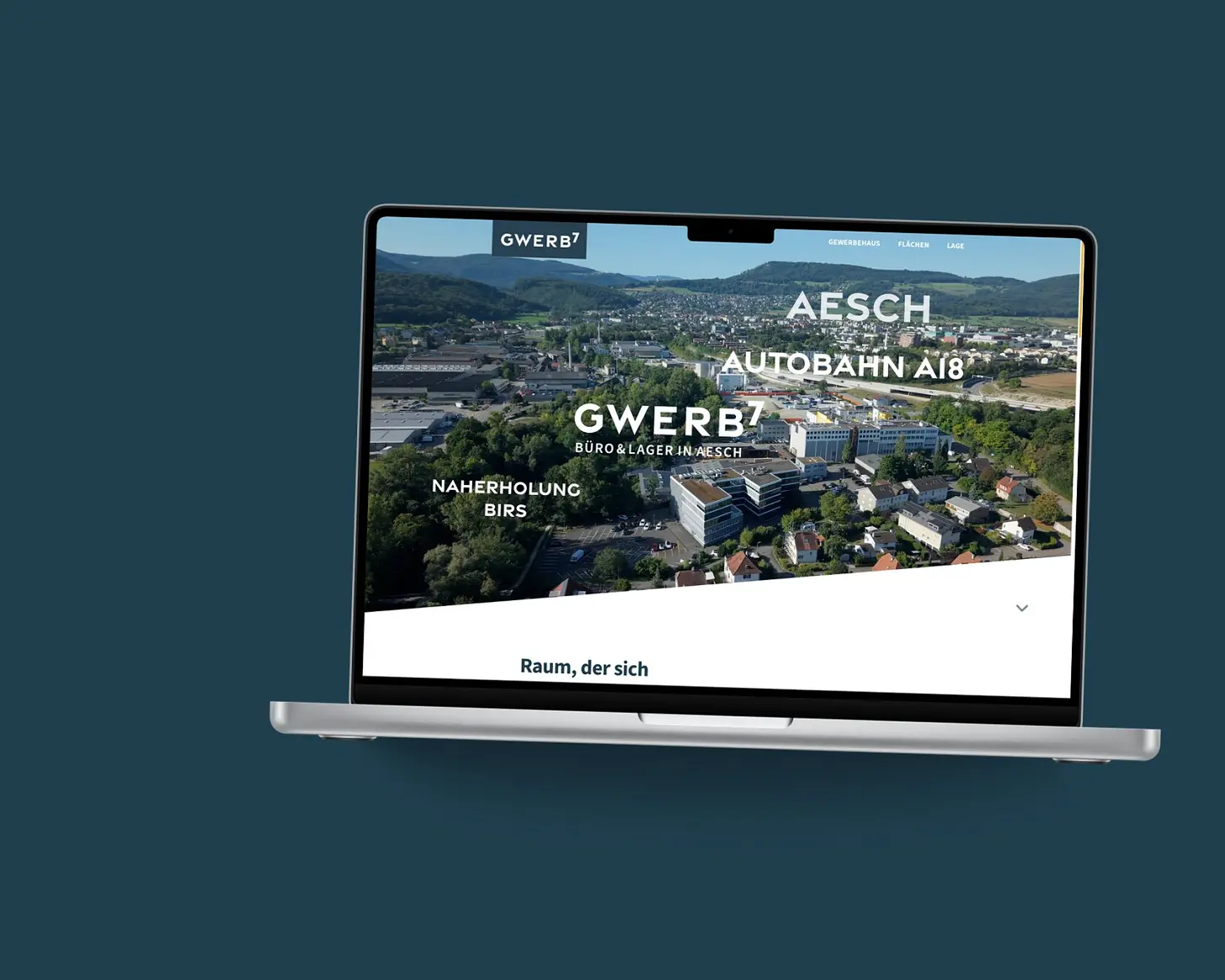 Startseite von GWERB7 auf einem MacBook, vor einer Fläche in der Kundenfarbe