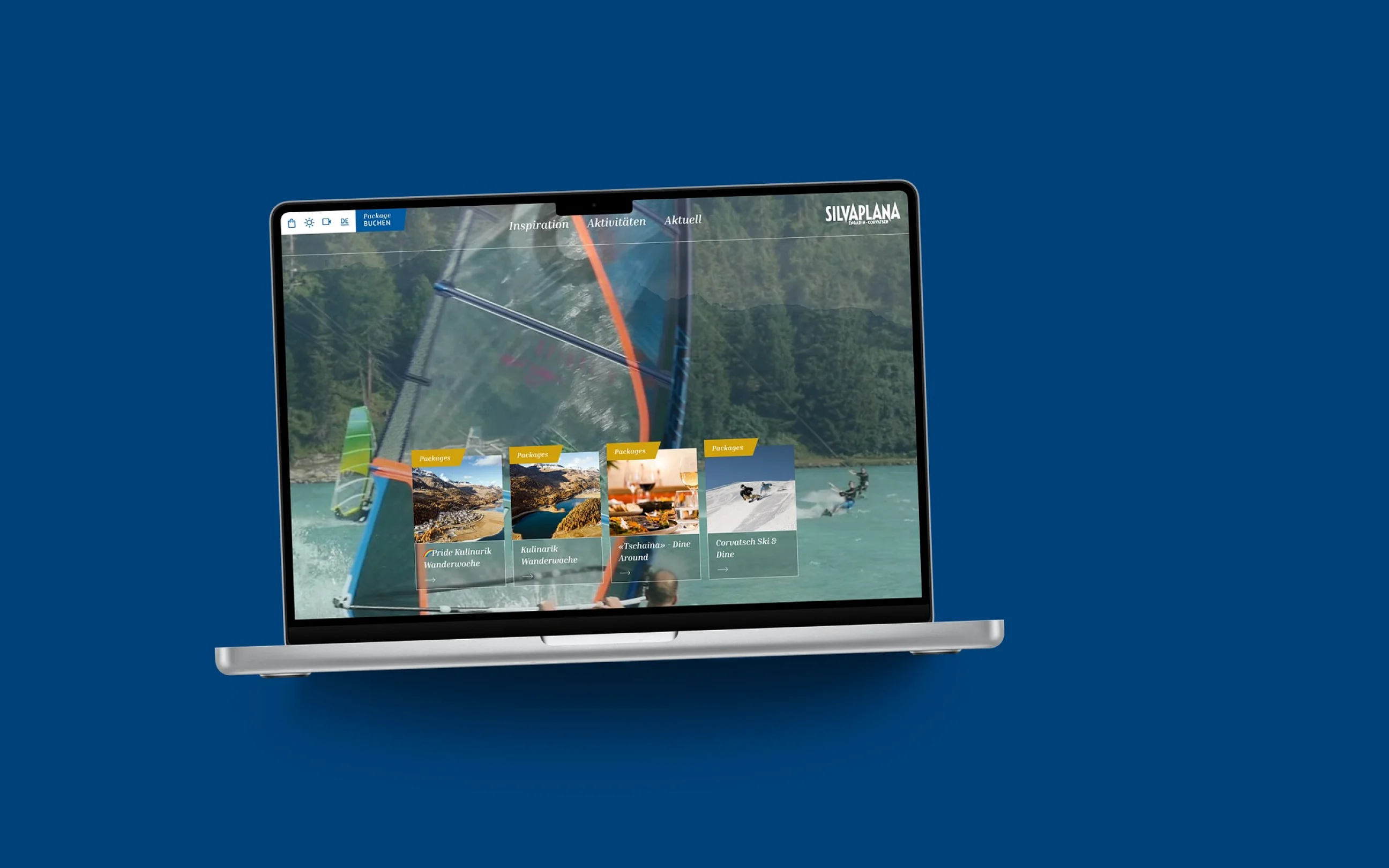 Startseite von Silvaplana Tourismus auf einem MacBook, vor einer Fläche in der Kundenfarbe