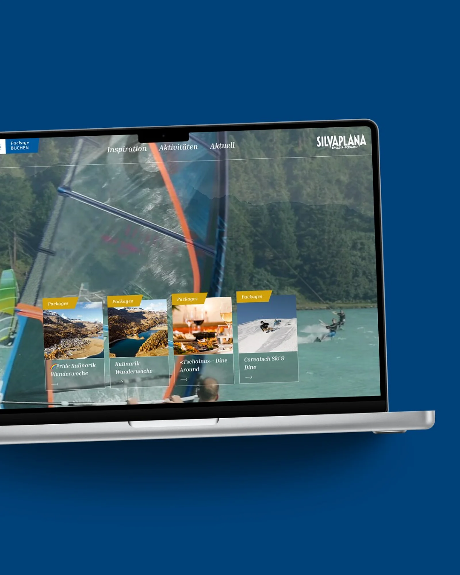 Startseite von Silvaplana Tourismus auf einem MacBook, vor einer Fläche in der Kundenfarbe