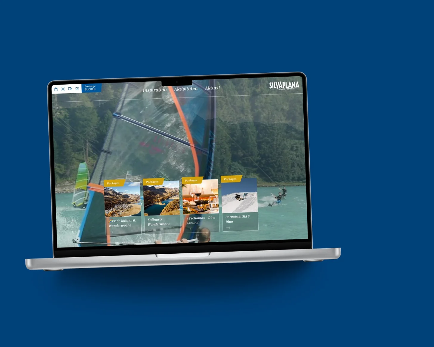 Startseite von Silvaplana Tourismus auf einem MacBook, vor einer Fläche in der Kundenfarbe