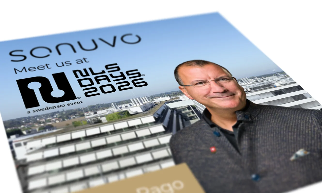 Angeschrägte Ansicht der Kampagnenkarte «Meet us at NLS Days 2026» mit Porträt von Dario Rago