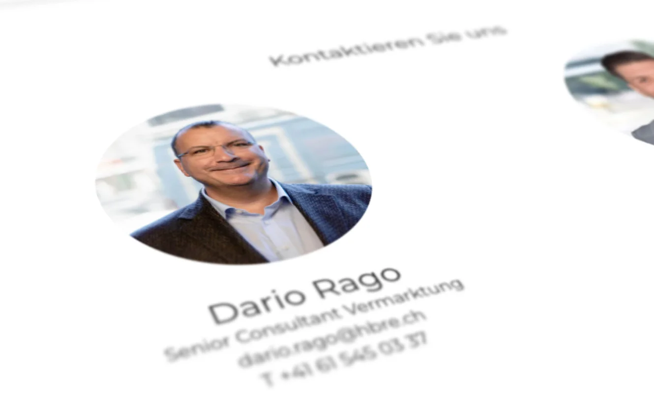 Angeschrägte Ansicht des Abschnitts «Kontaktieren Sie uns» mit dem Porträt von Dario Rago, Senior Consultant Vermarktung